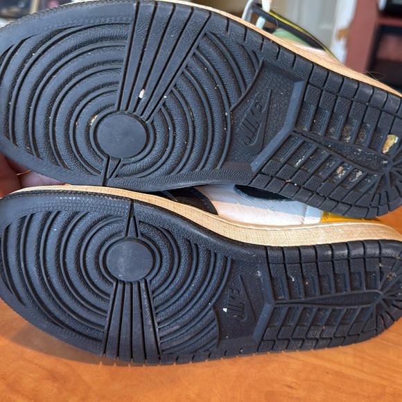 Mens Nike Volt Gold AJ size7 - Picture 3 of 4